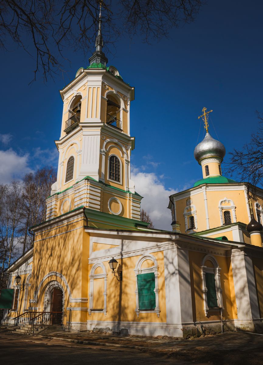 Храм пророка Иоанна Предтечи в Рощенье